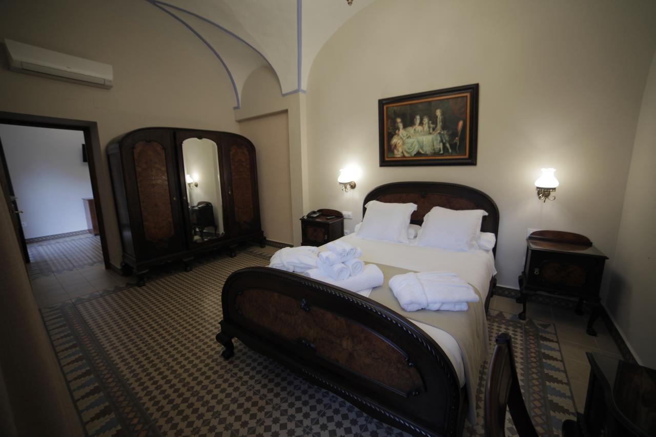 Hotel La Giralda Burguillos Del Cerro Luaran gambar