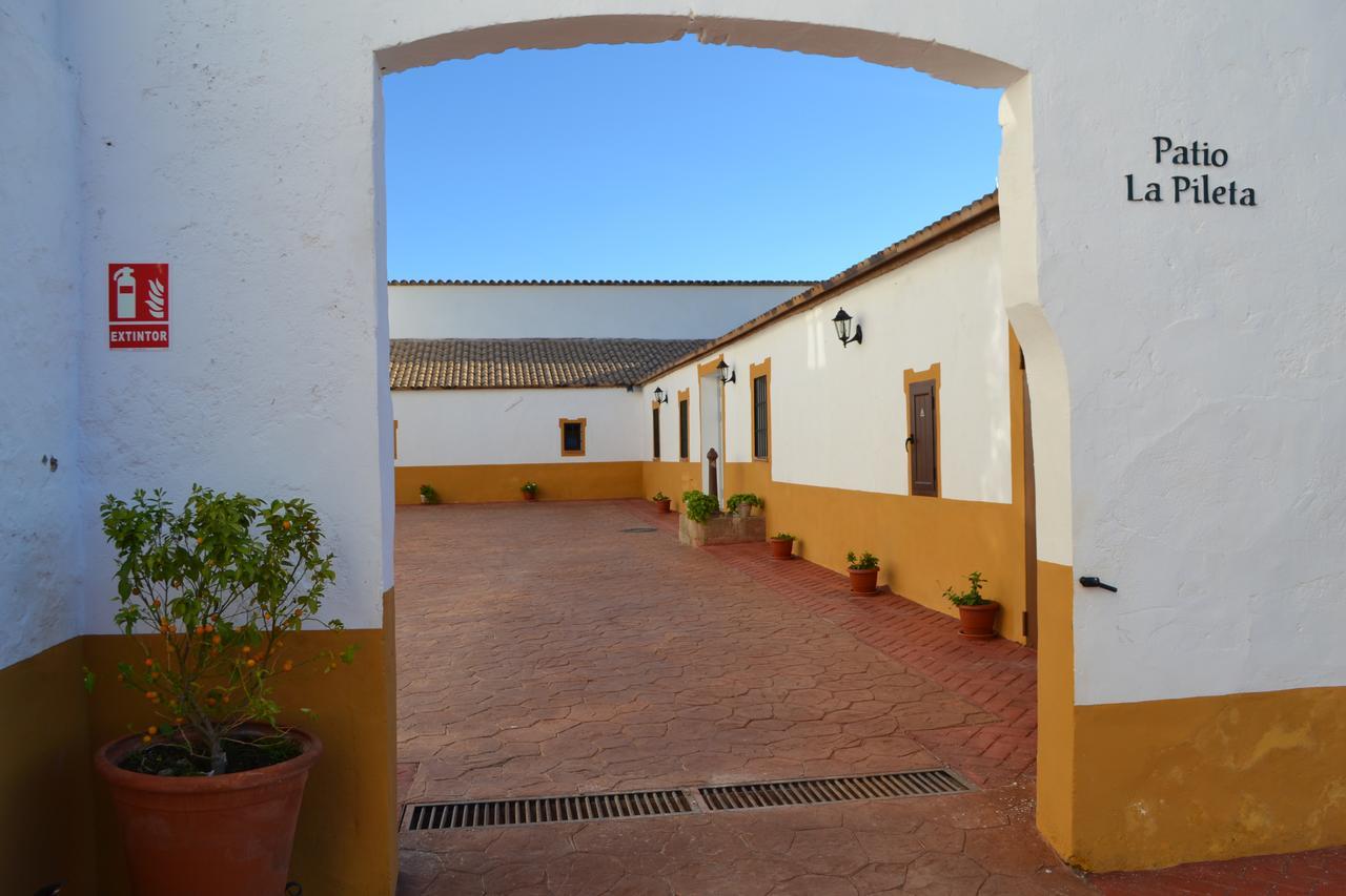 Hotel La Giralda Burguillos Del Cerro Luaran gambar