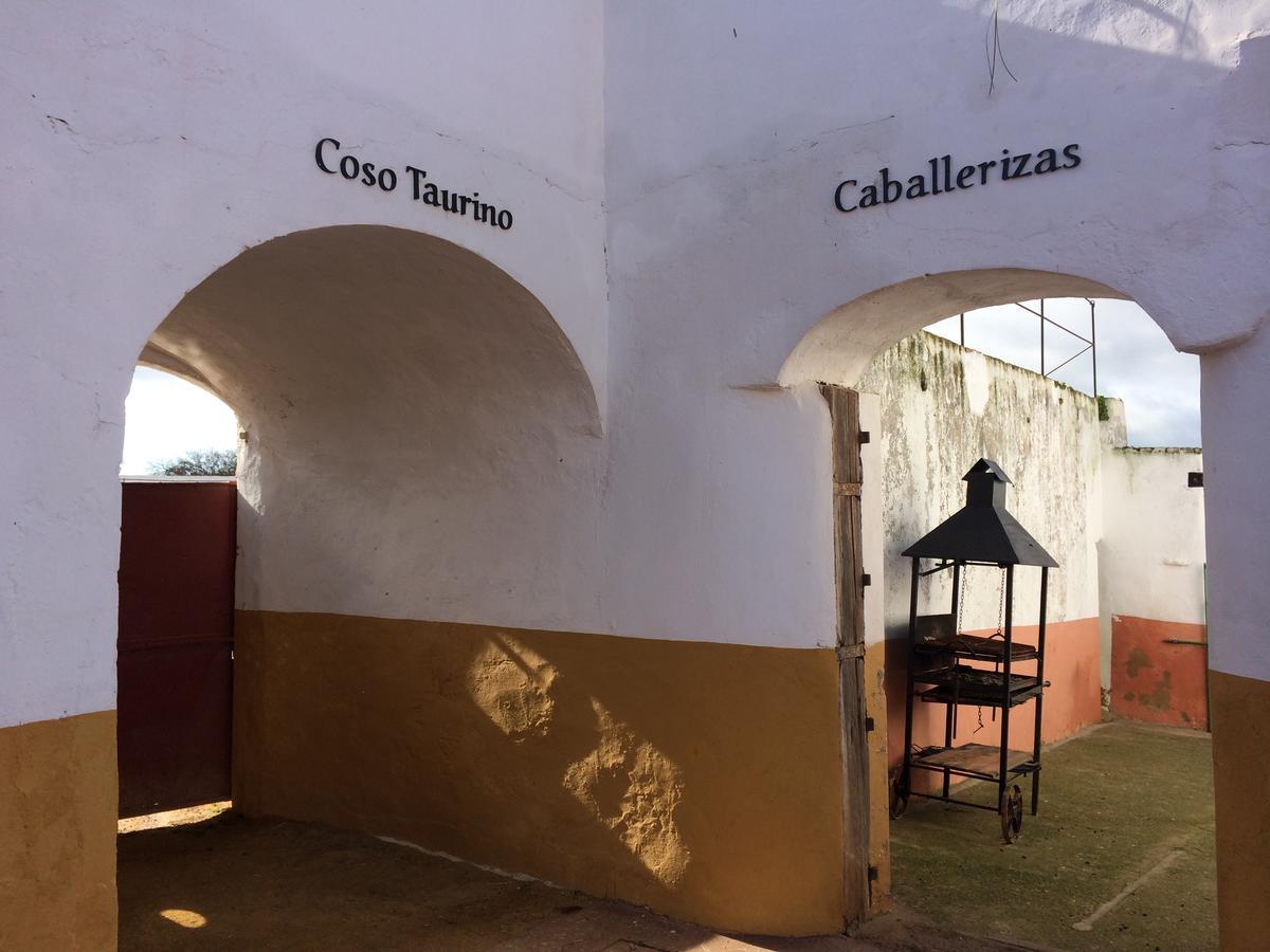 Hotel La Giralda Burguillos Del Cerro Luaran gambar