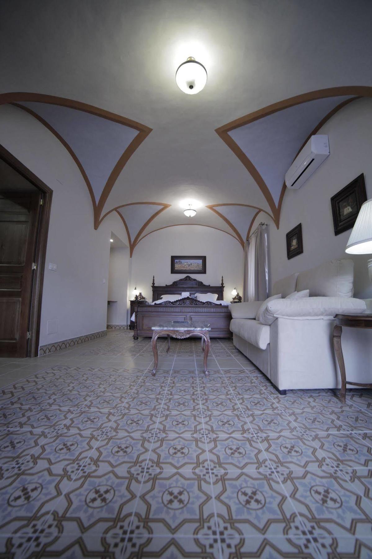 Hotel La Giralda Burguillos Del Cerro Luaran gambar