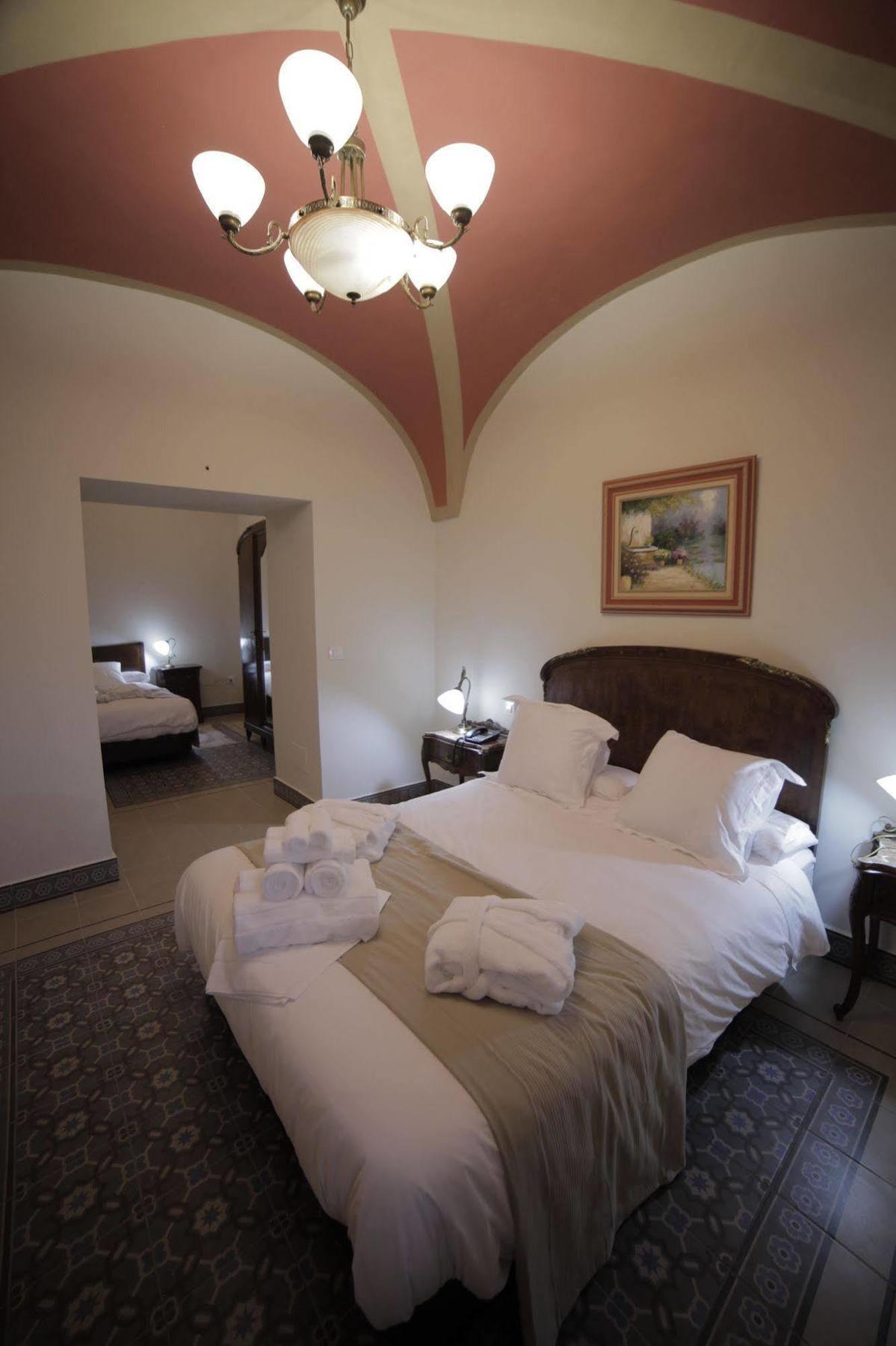 Hotel La Giralda Burguillos Del Cerro Luaran gambar