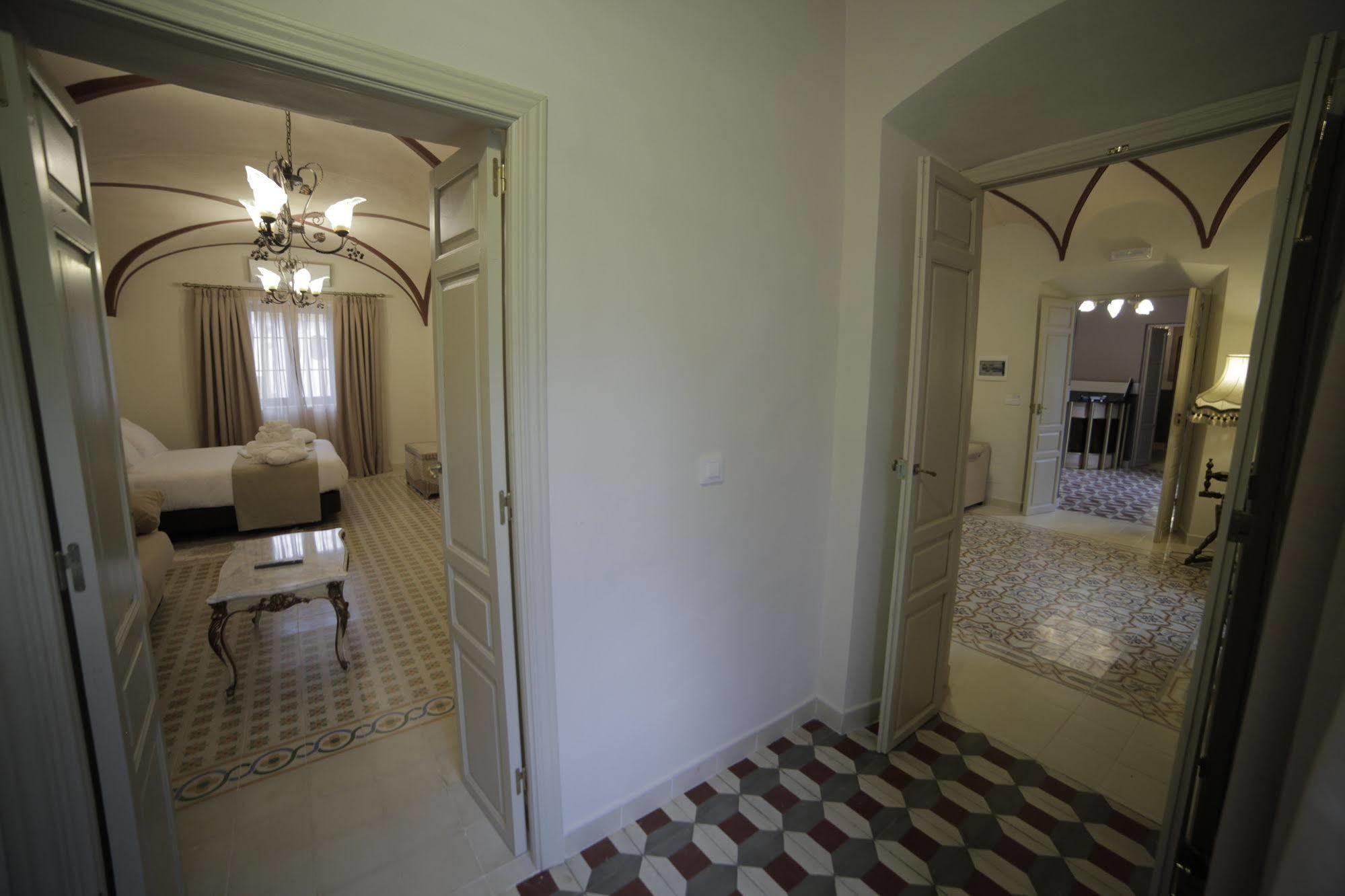 Hotel La Giralda Burguillos Del Cerro Luaran gambar