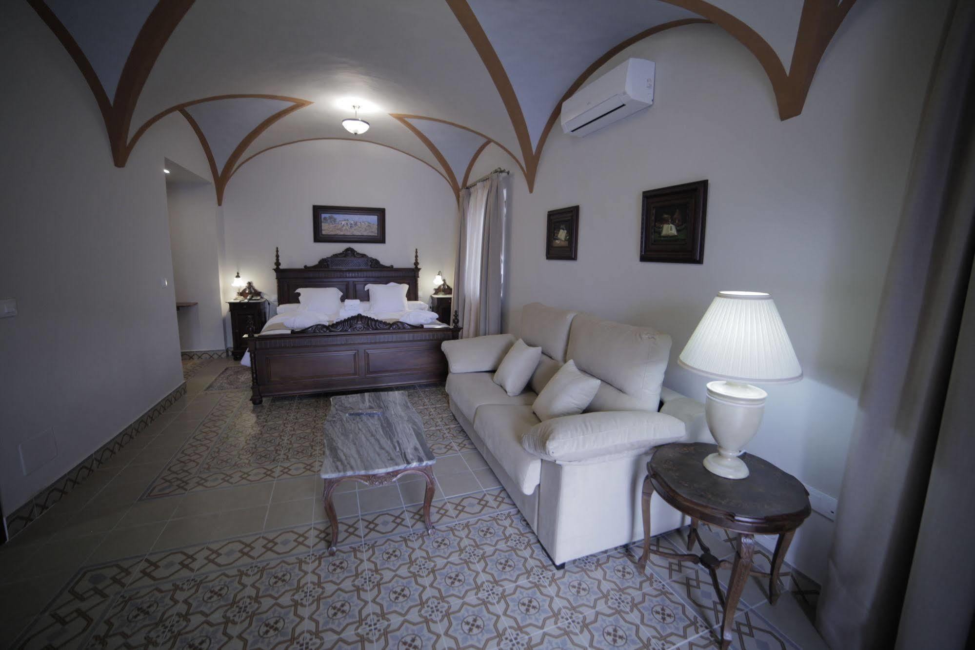 Hotel La Giralda Burguillos Del Cerro Luaran gambar