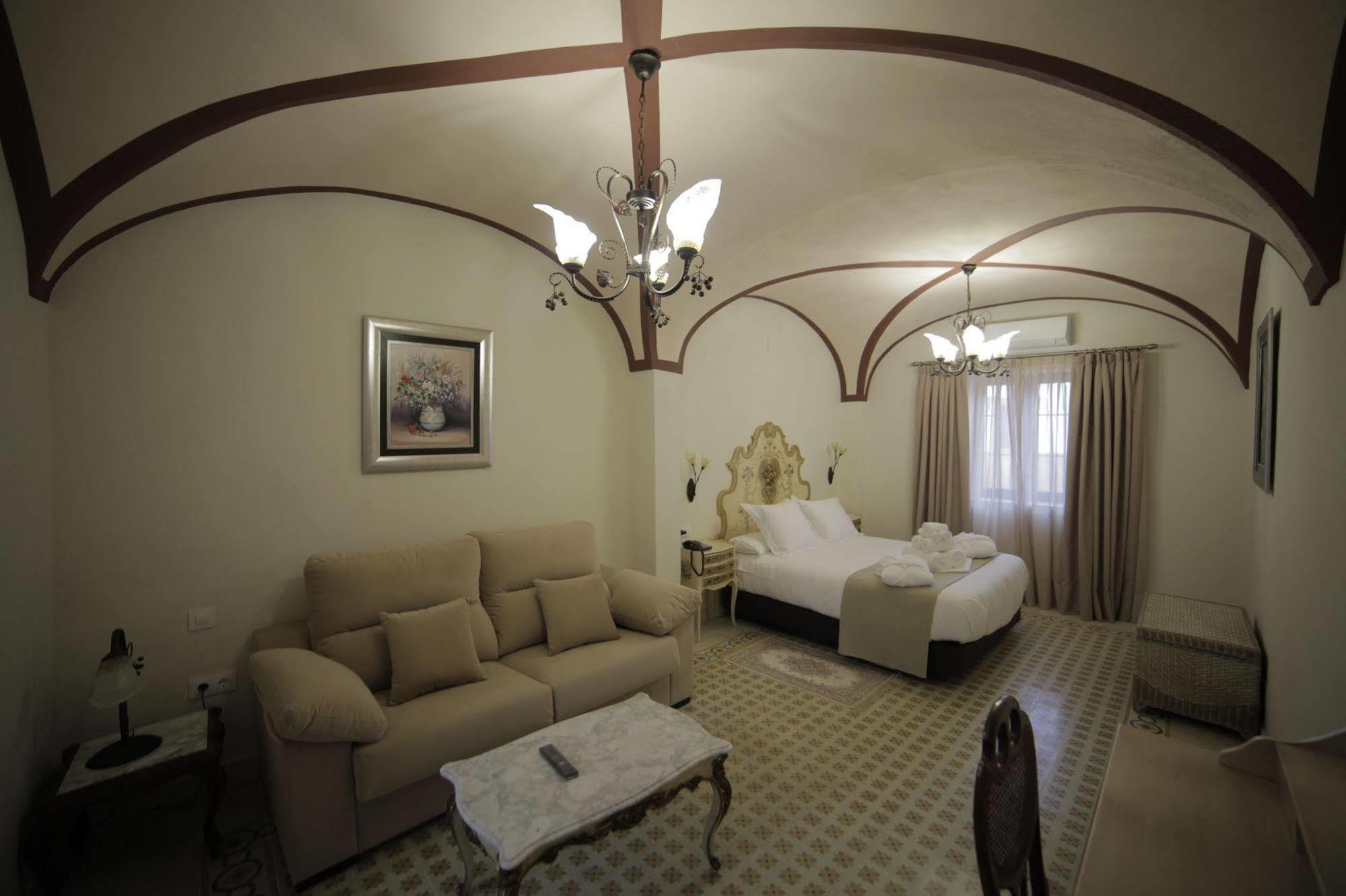 Hotel La Giralda Burguillos Del Cerro Luaran gambar