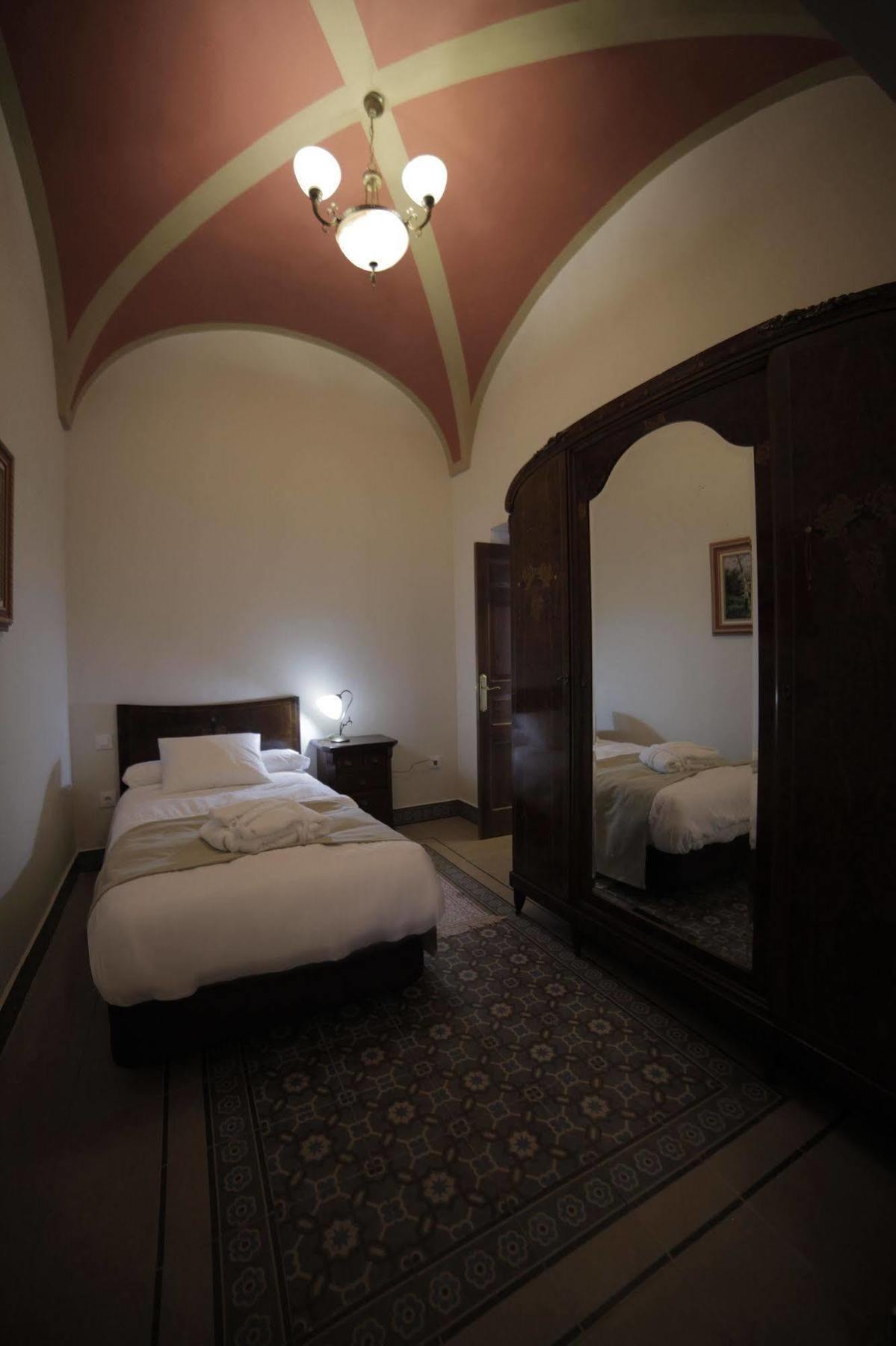 Hotel La Giralda Burguillos Del Cerro Luaran gambar